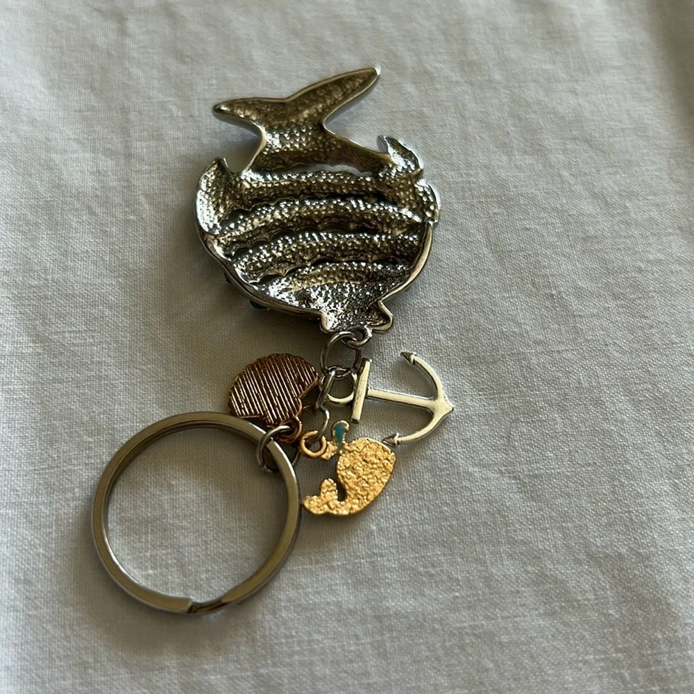 Silver keychain with Fish theme‎ charms